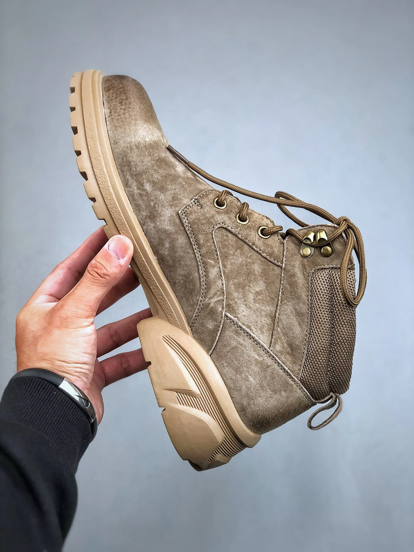 Local self-pickup💰560 supports store release. New goods🚀#Timberland Timberland/Timberland outdoor mid-cut casual rhubarb boots series. Guangdong factory quality. Original box and original packaging. The fabric is made of Italian 🇮🇹 top-grade frosted fine-grained cowhide. It is paired with anti-odor and anti-corrosion genuine leather latex insoles to give you a perfect wearing experience. High-quality and durable. A must-have for sportsmen. Specially designed to treat those who are not handsome. High-quality and first-class foot feel. Size: 38 39 40 41 42 43 44 (leather shoe size)